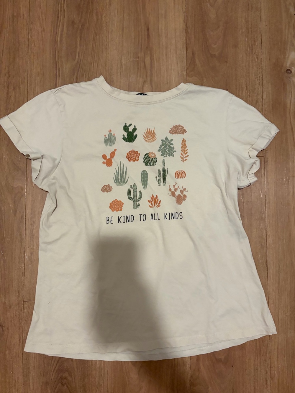 Women’s Cream Graphic Tee - "Be Kind To All Kinds"